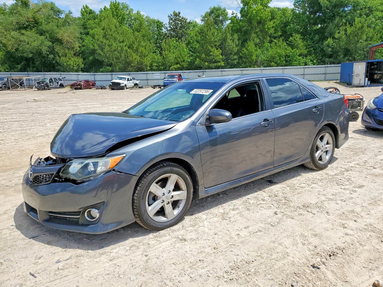 Salvage Toyota Camry Image