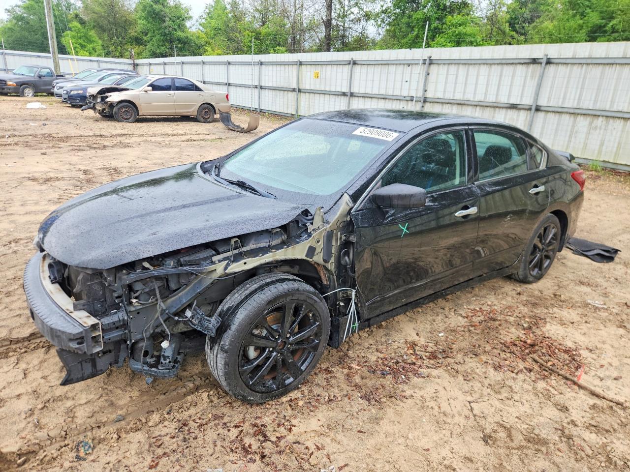 Salvage Nissan Altima Image