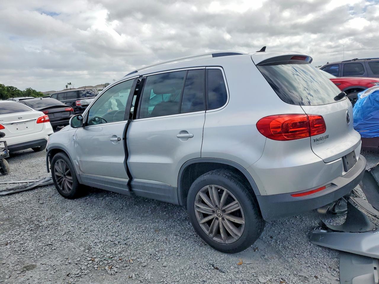Volkswagen Tiguan S