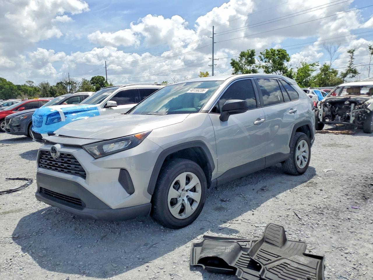 Salvage Toyota RAV4 Image