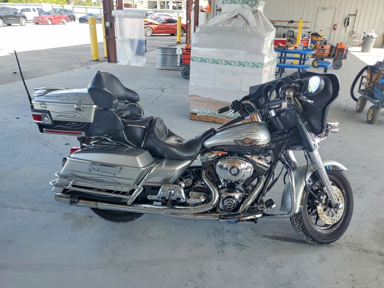 Salvage Harley-Davidson Fl Image