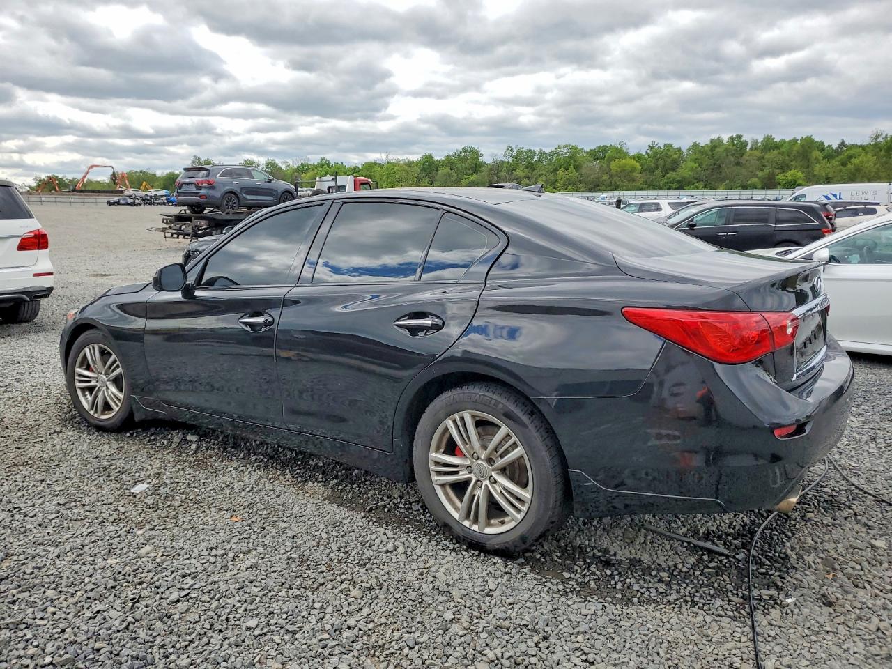 INFINITI Q50 Premium