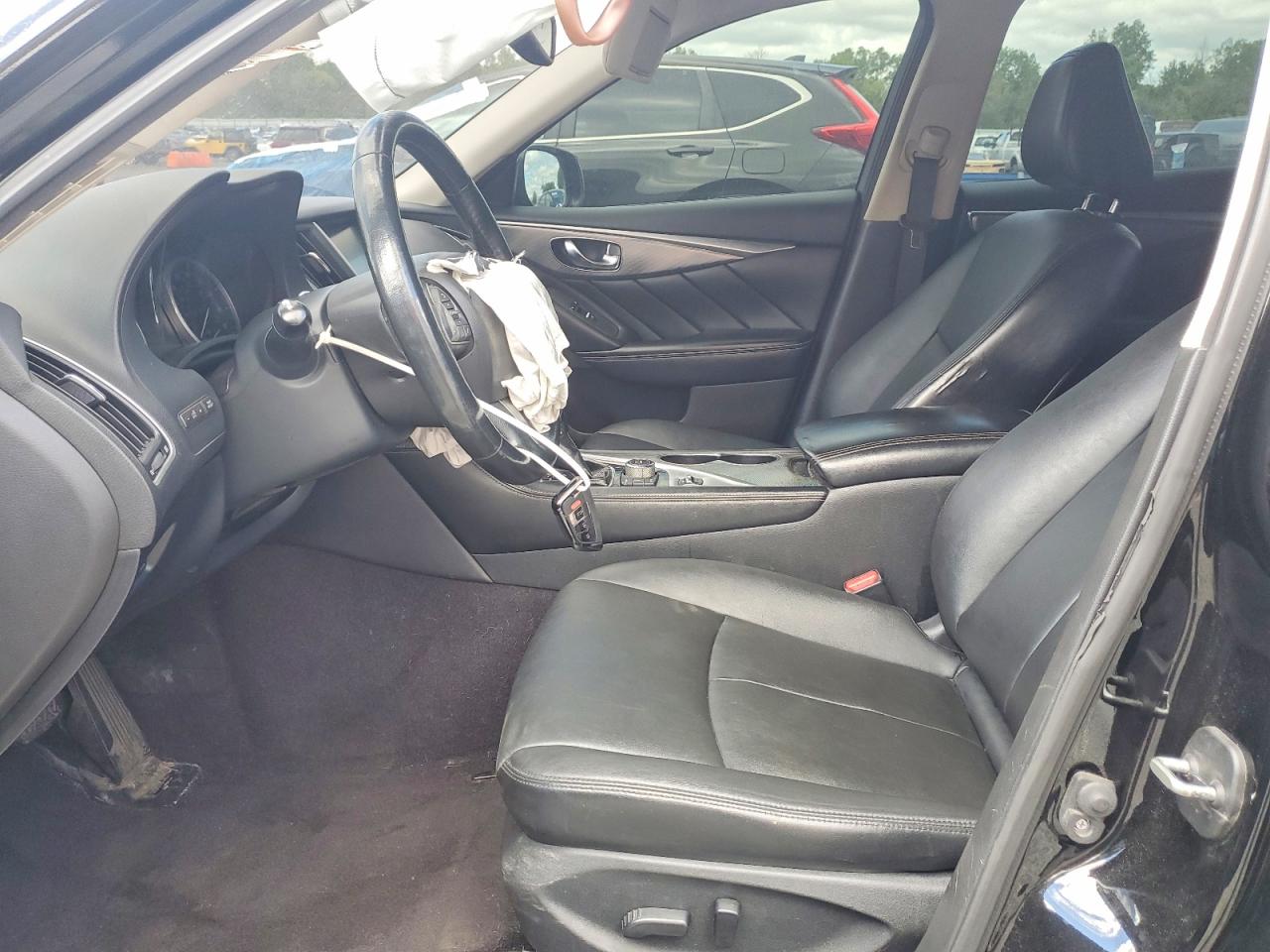 INFINITI Q50 Premium