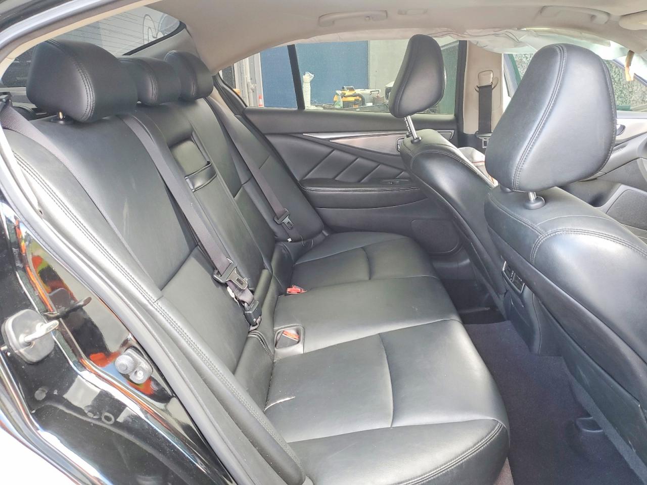 INFINITI Q50 Premium