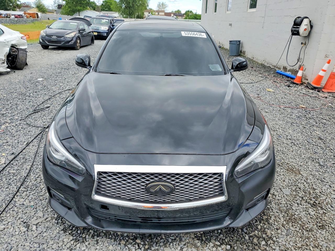 INFINITI Q50 Premium