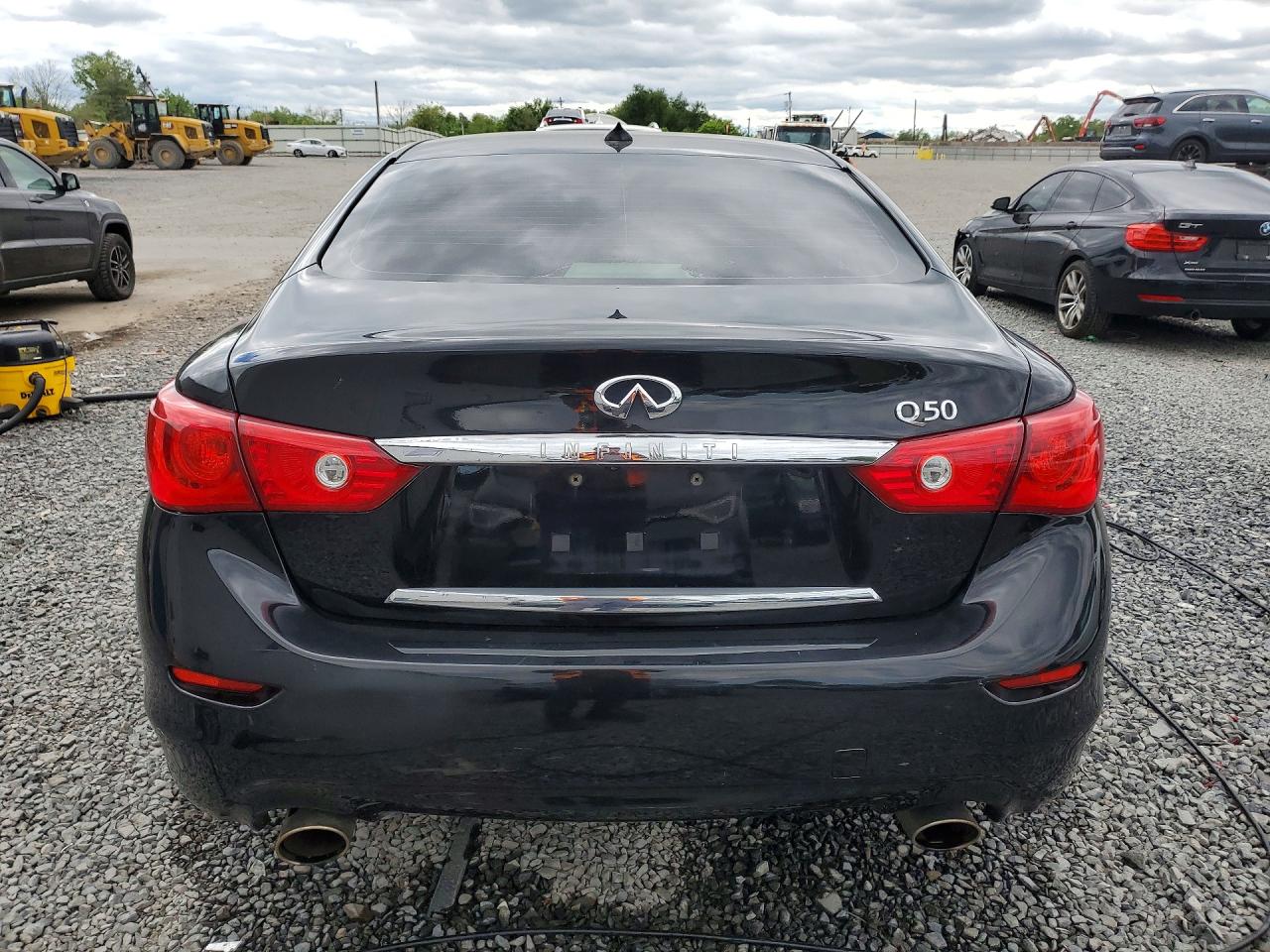 INFINITI Q50 Premium