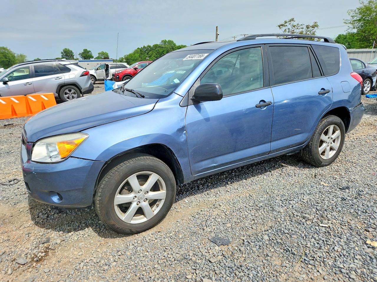 Salvage Toyota RAV4 Image