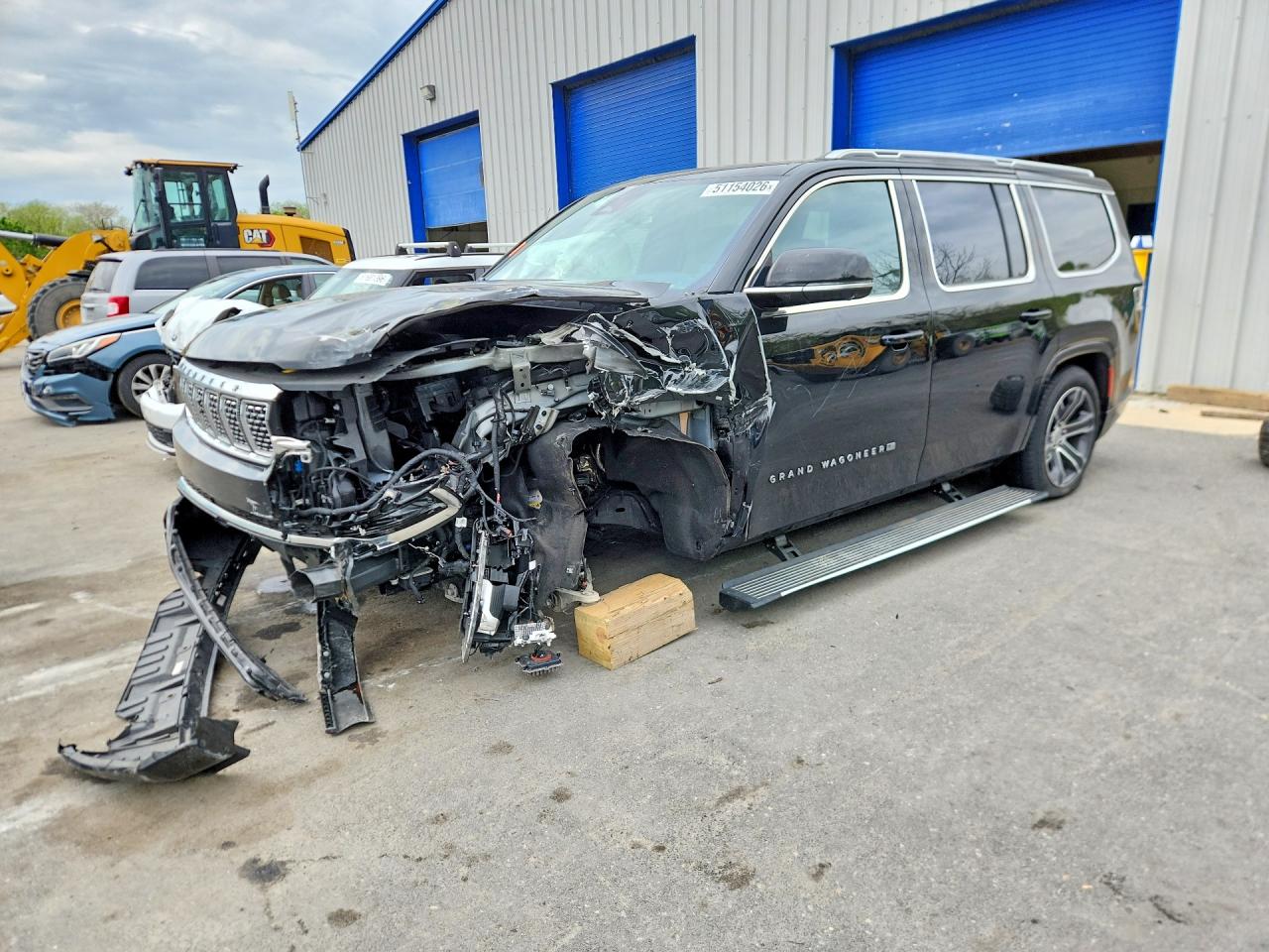 Salvage Jeep Grand Wagoneer Image