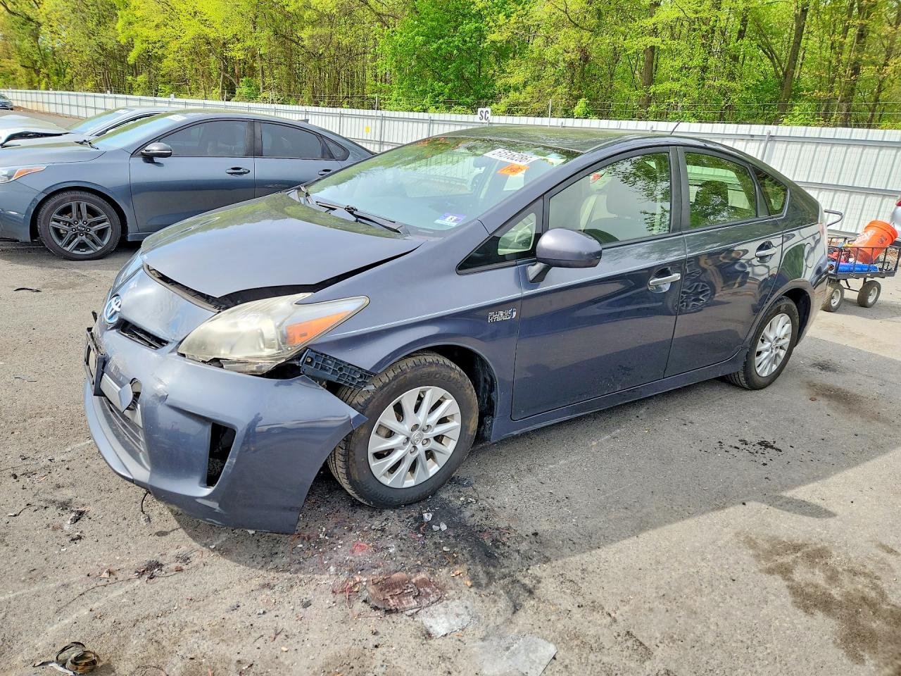Salvage Toyota Prius Image