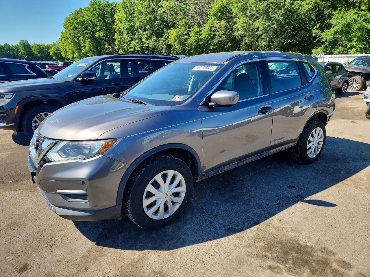Salvage Nissan Rogue Image