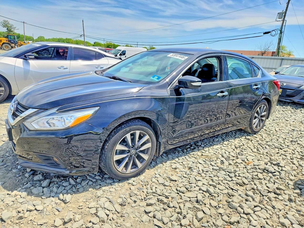Salvage Nissan Altima Image