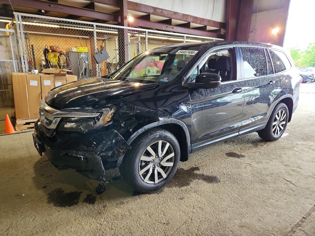 Salvage Honda Pilot Image