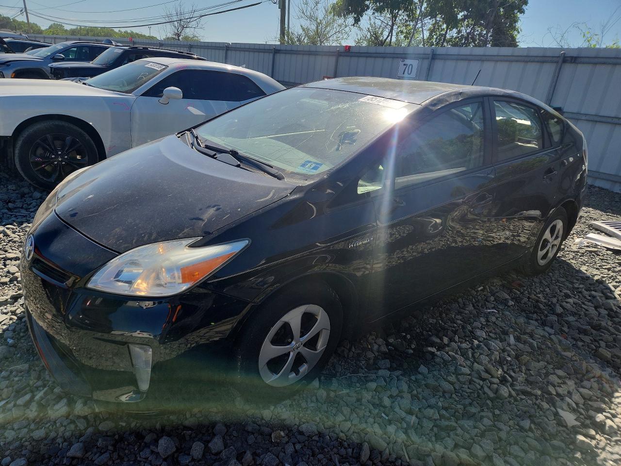 Salvage Toyota Prius Image