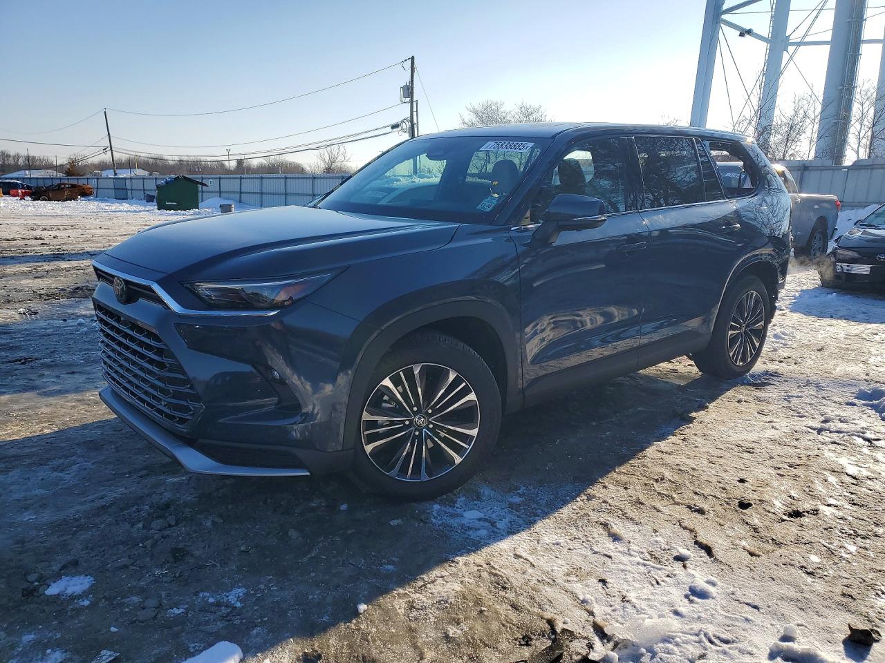 Salvage Toyota Grand High Image