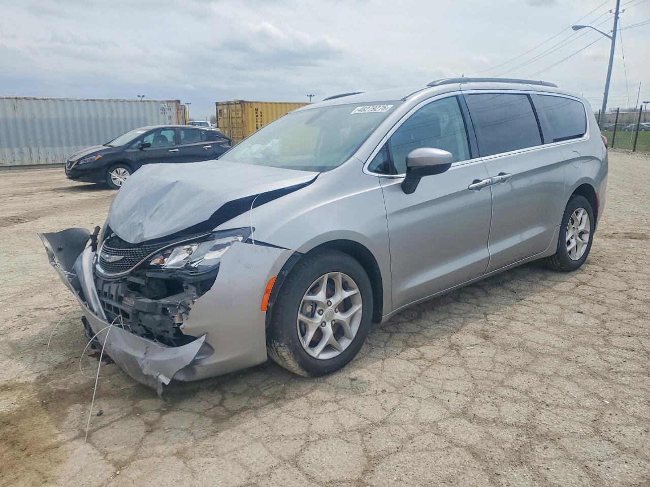 Salvage Chrysler Pacifica Image