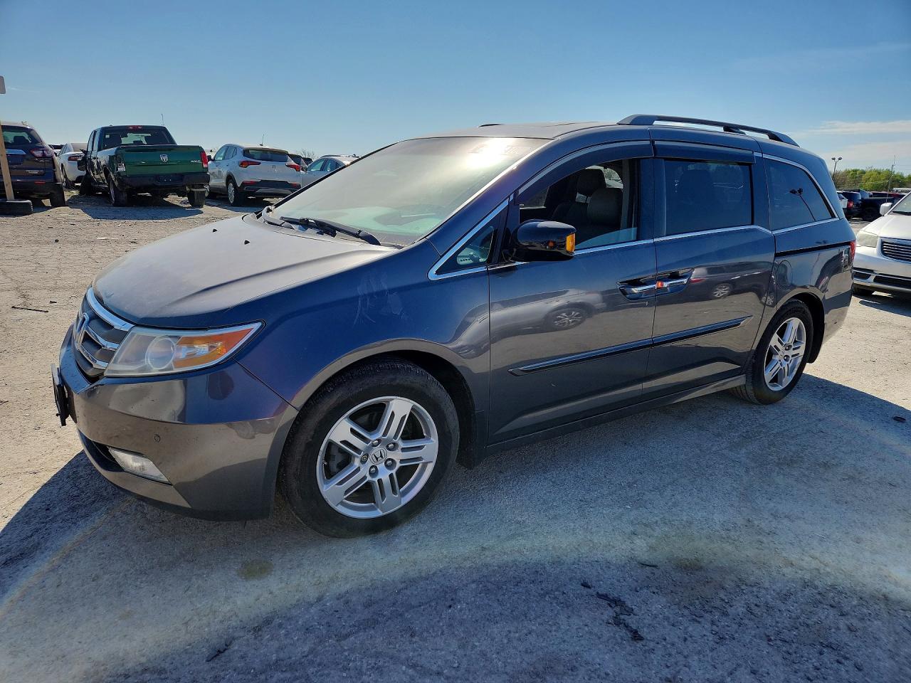Salvage Honda Odyssey Image