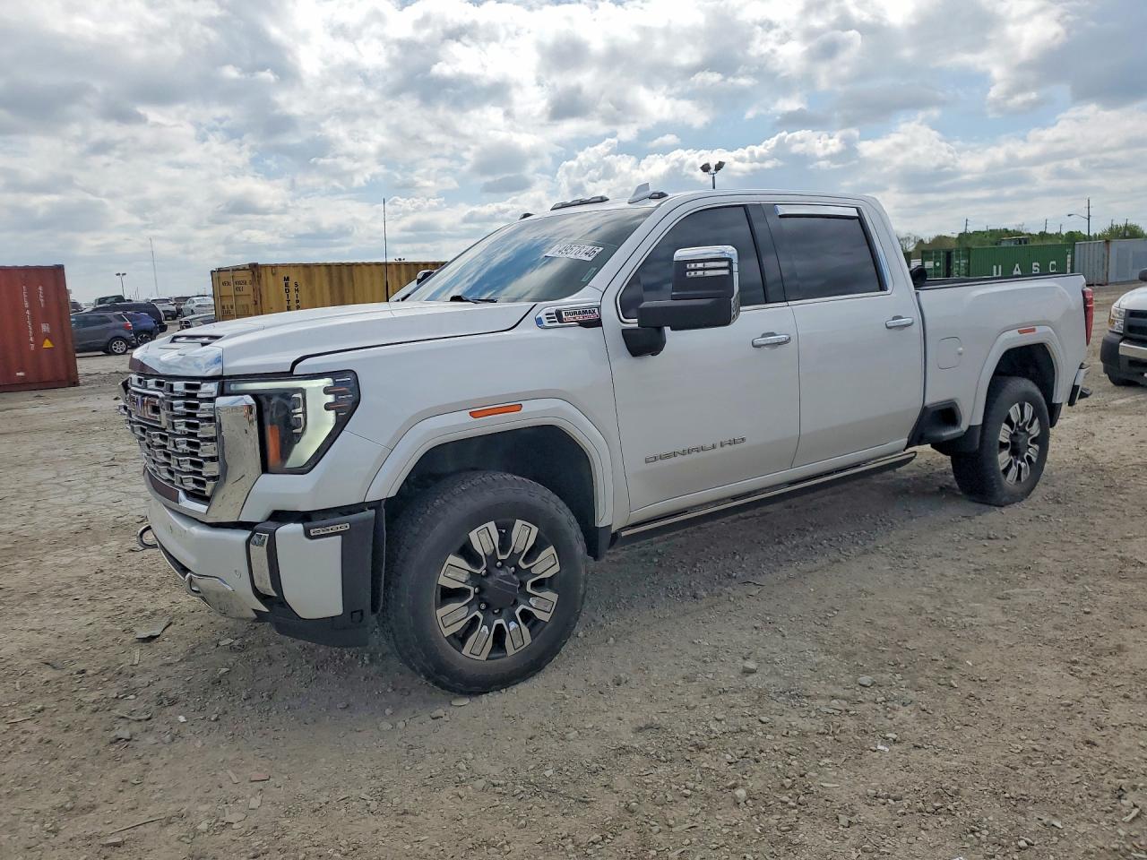 Salvage GMC Sierra Image