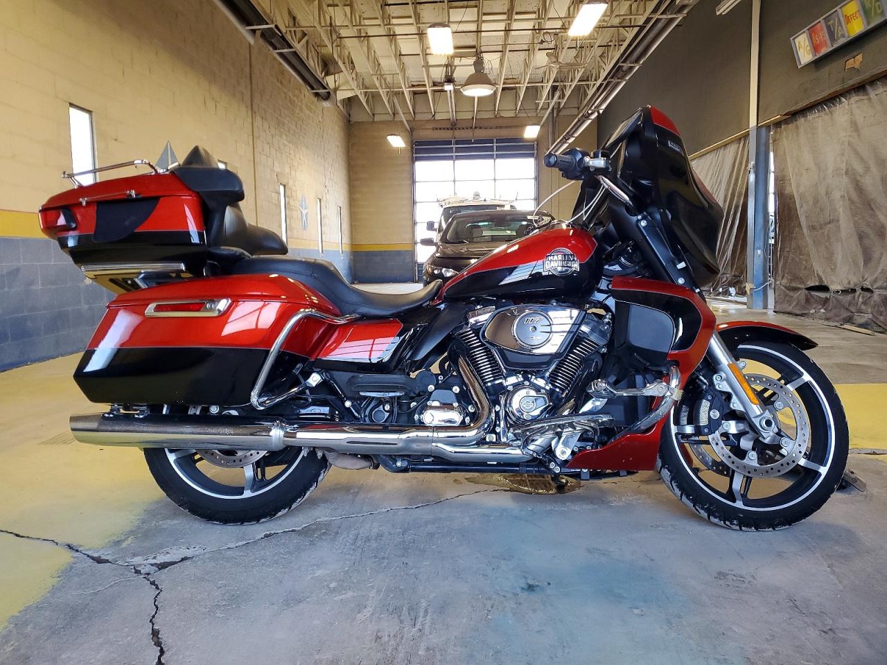 Salvage Harley-Davidson Flhxu Image