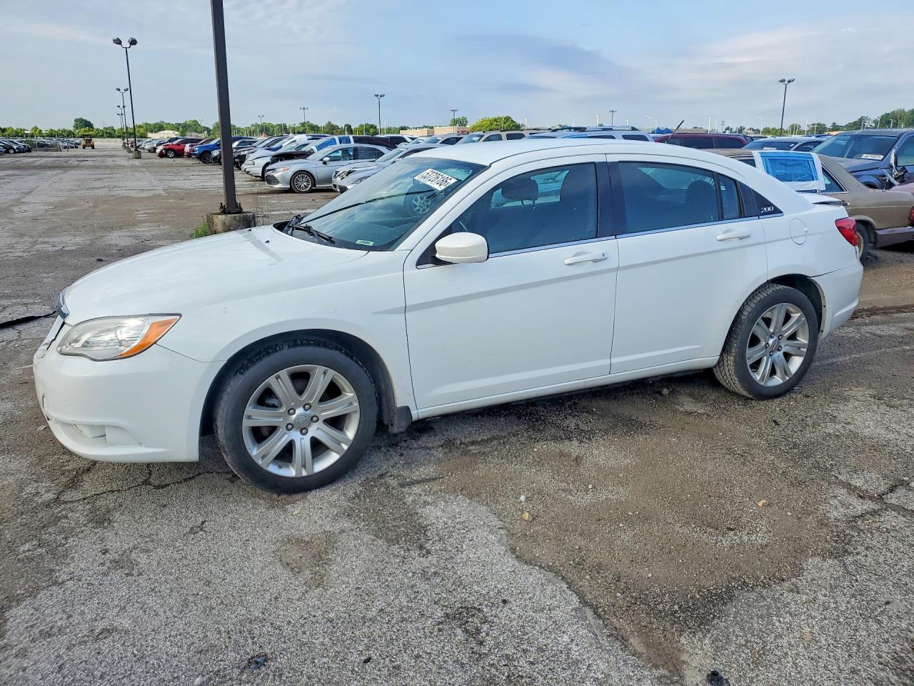 Salvage Chrysler 200 Image