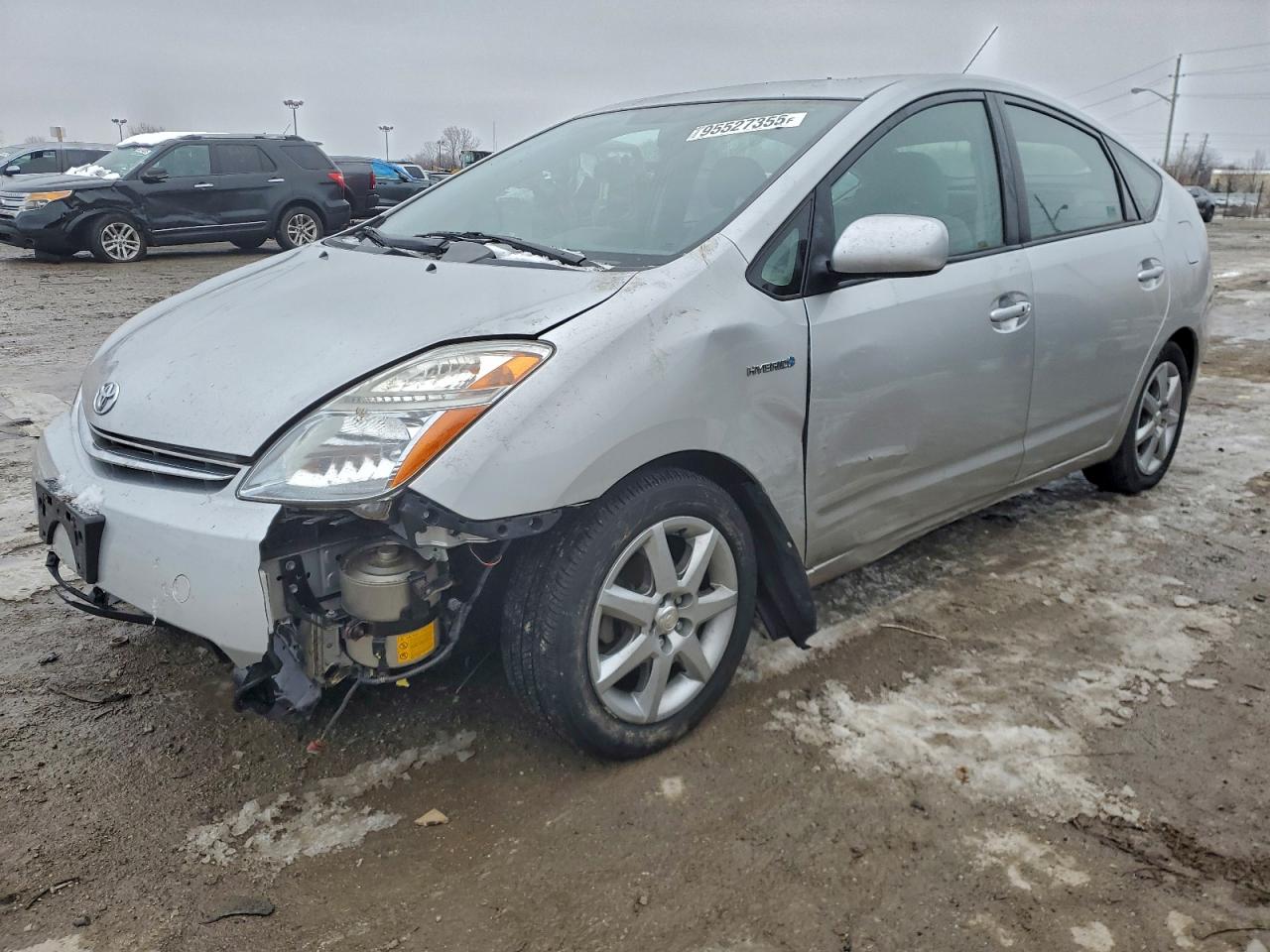 Salvage Toyota Prius Image