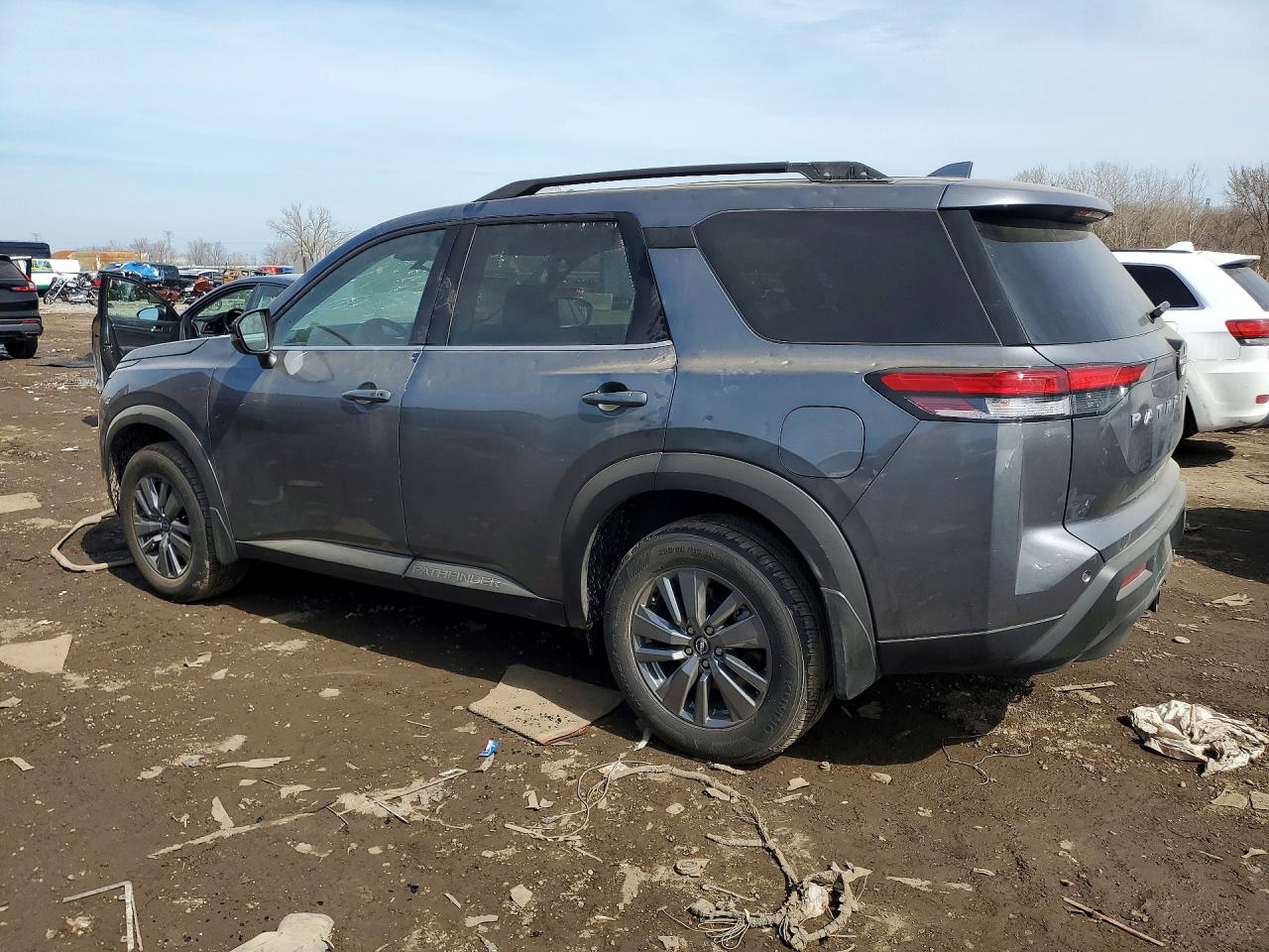 Nissan Pathfinder Sv