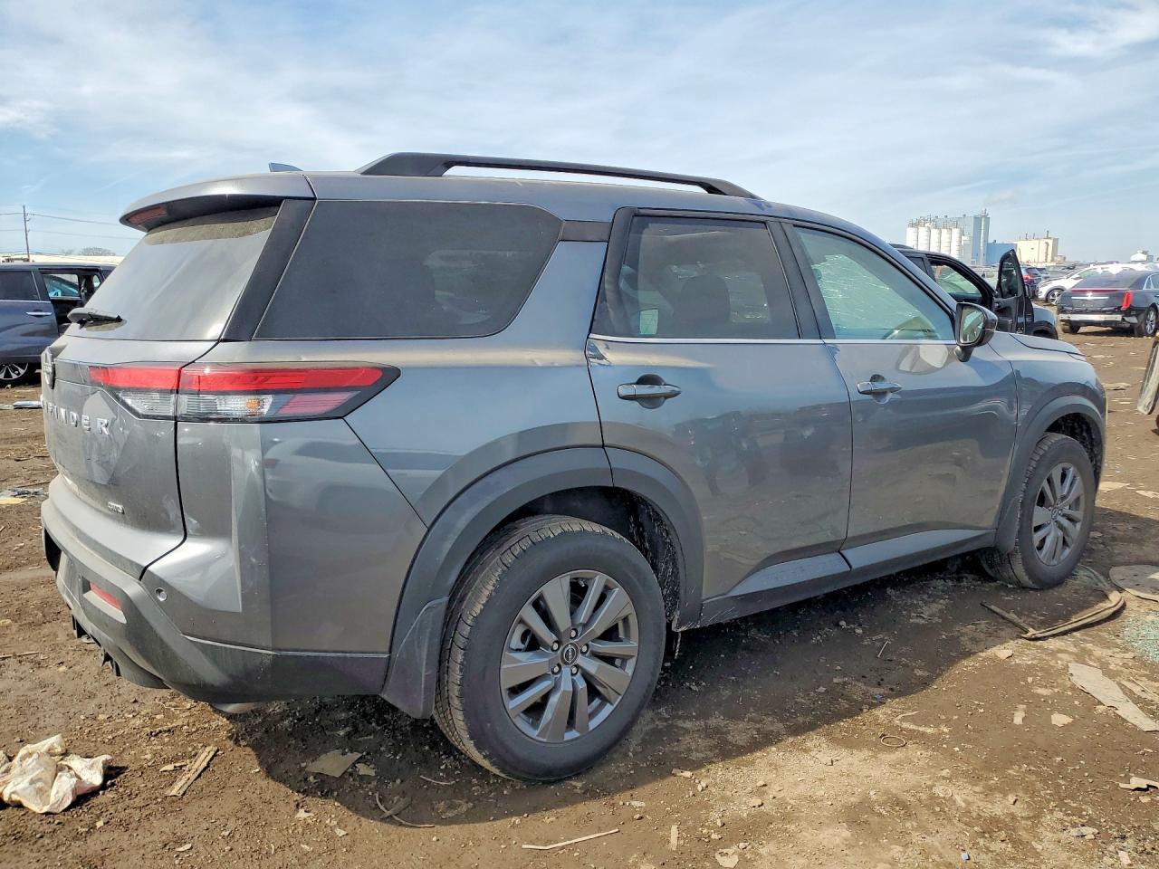 Nissan Pathfinder Sv