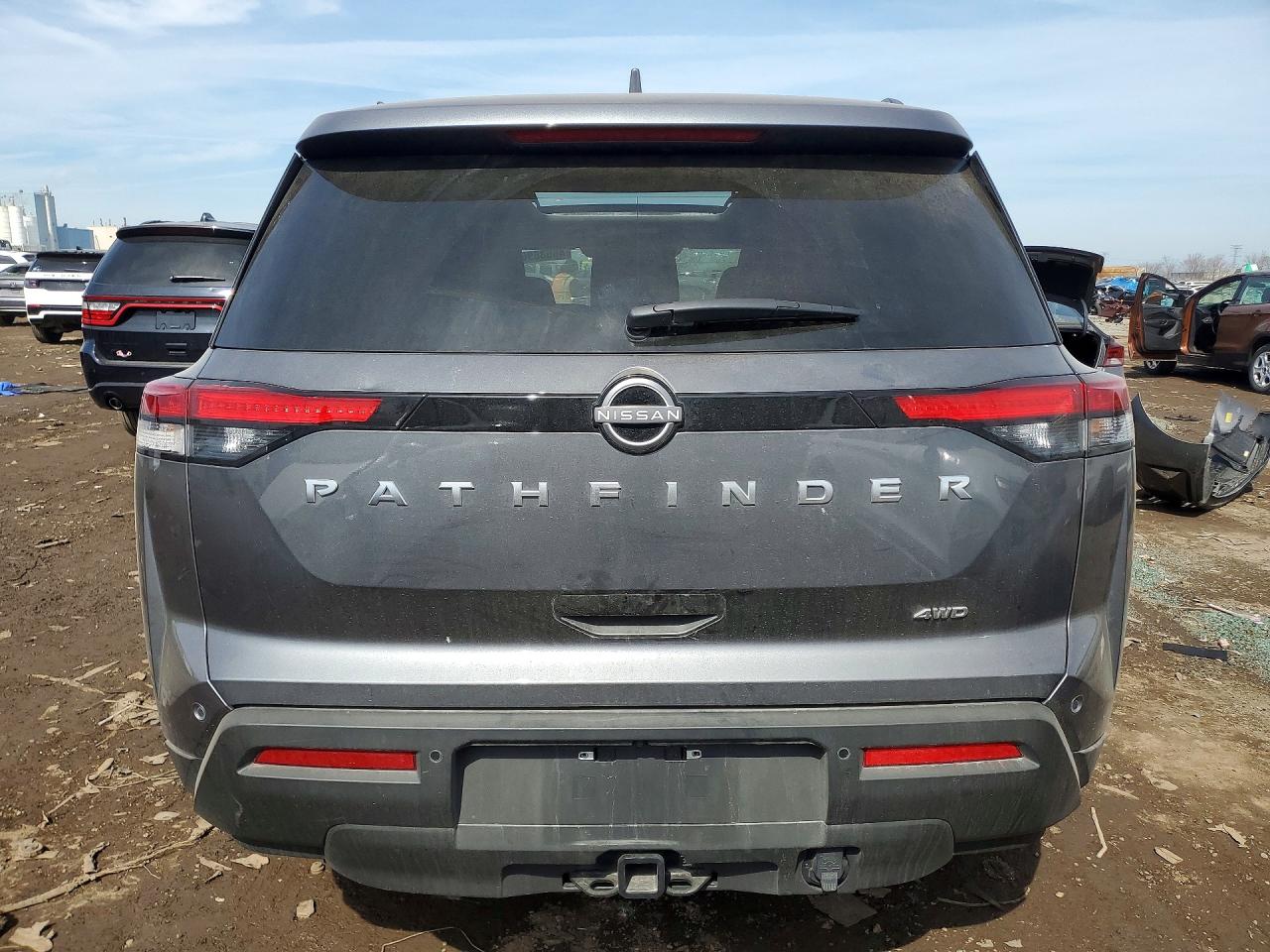 Nissan Pathfinder Sv