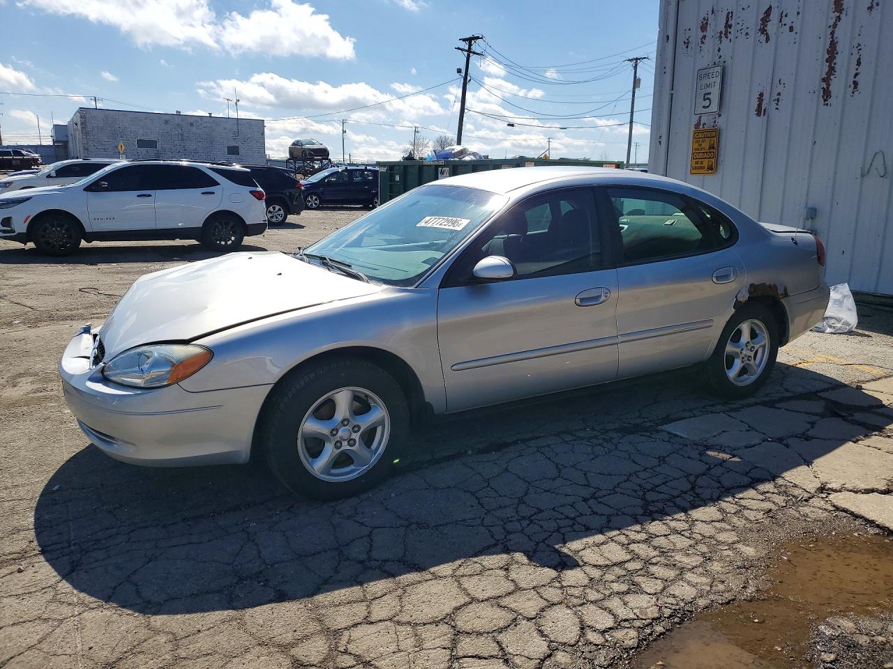 Salvage Ford Taurus Image