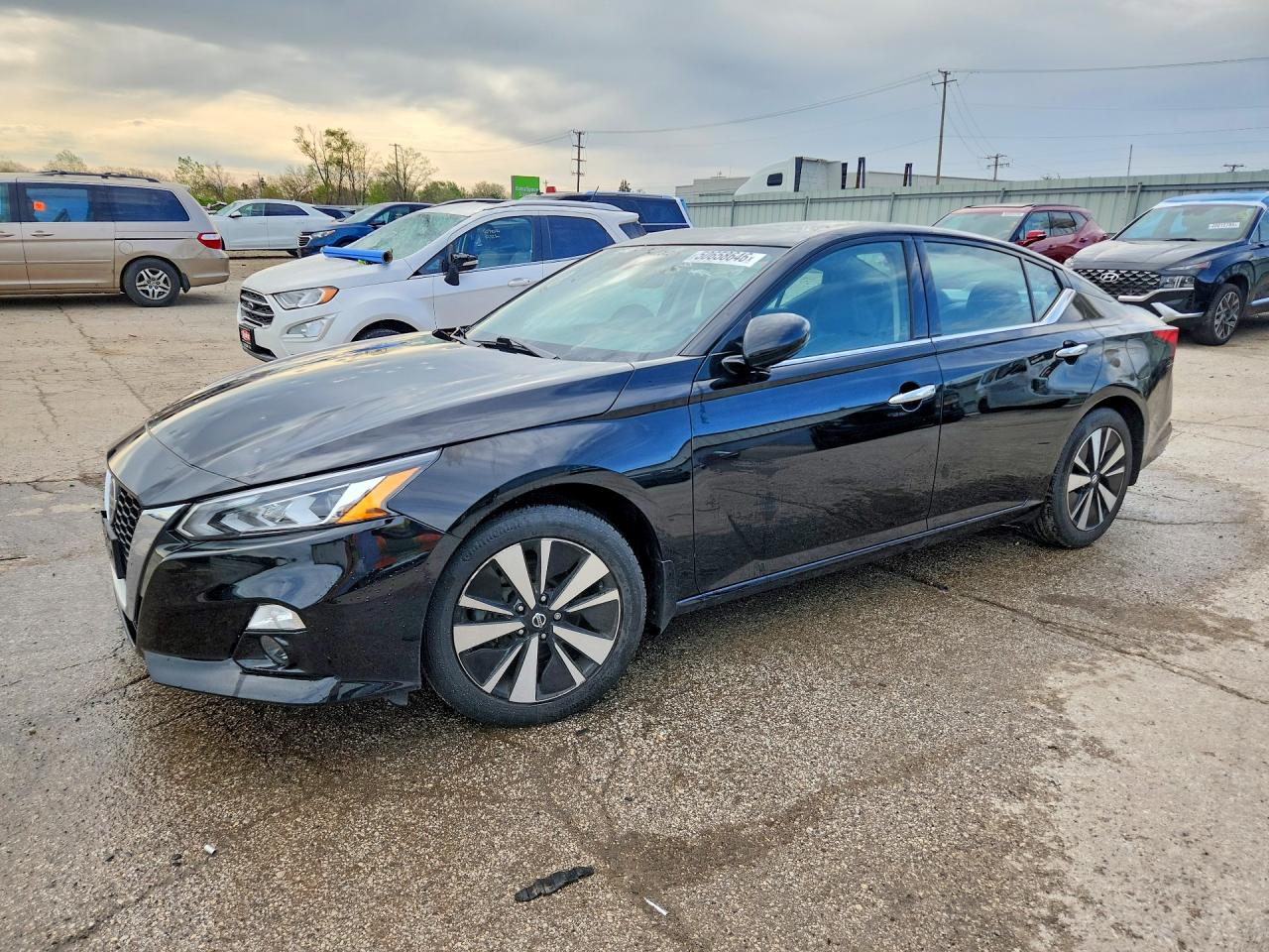 Salvage Nissan Altima Image