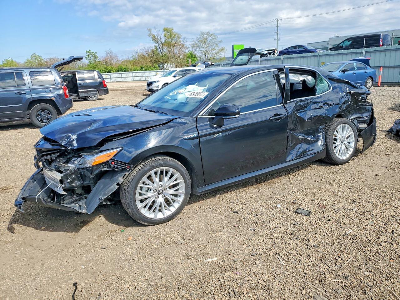 Salvage Toyota Camry Image