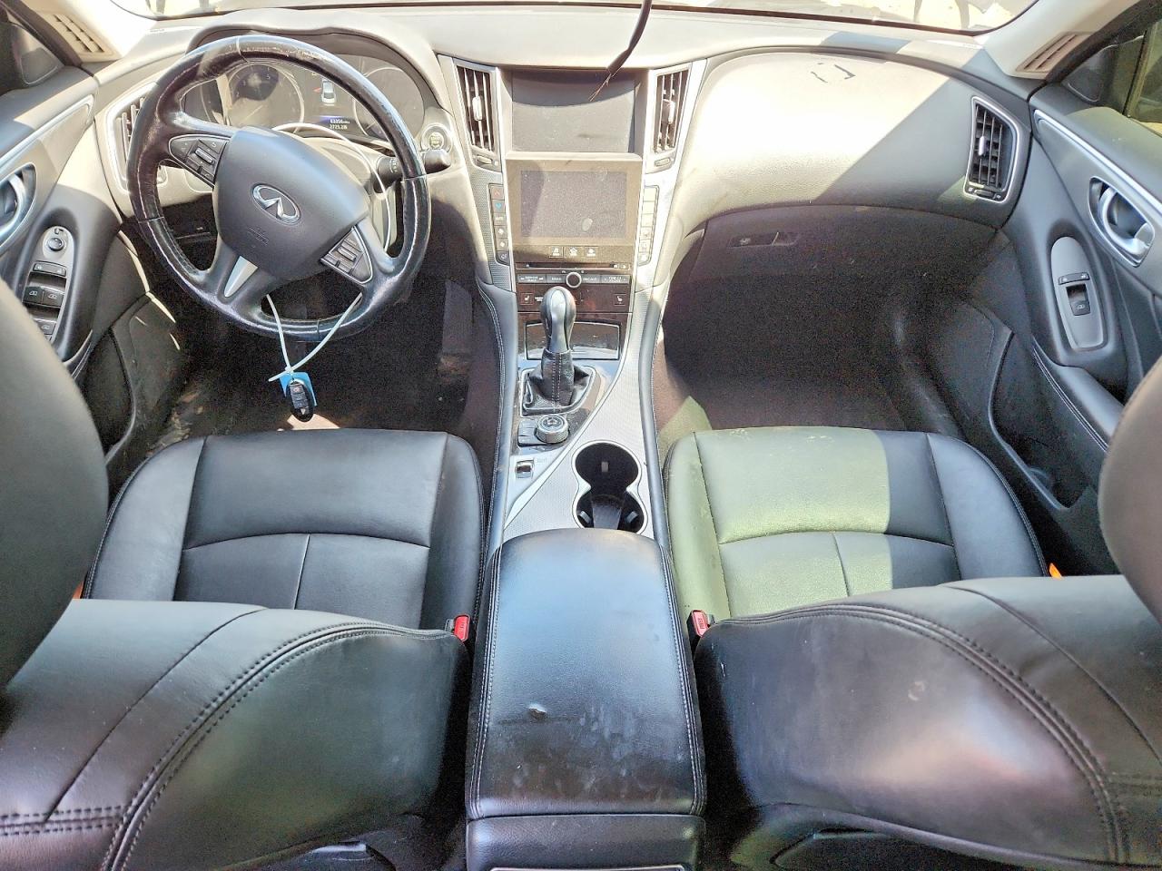 INFINITI Q50 Premium