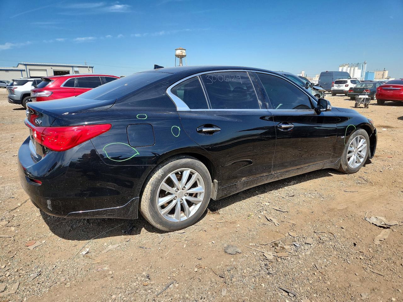 INFINITI Q50 Premium