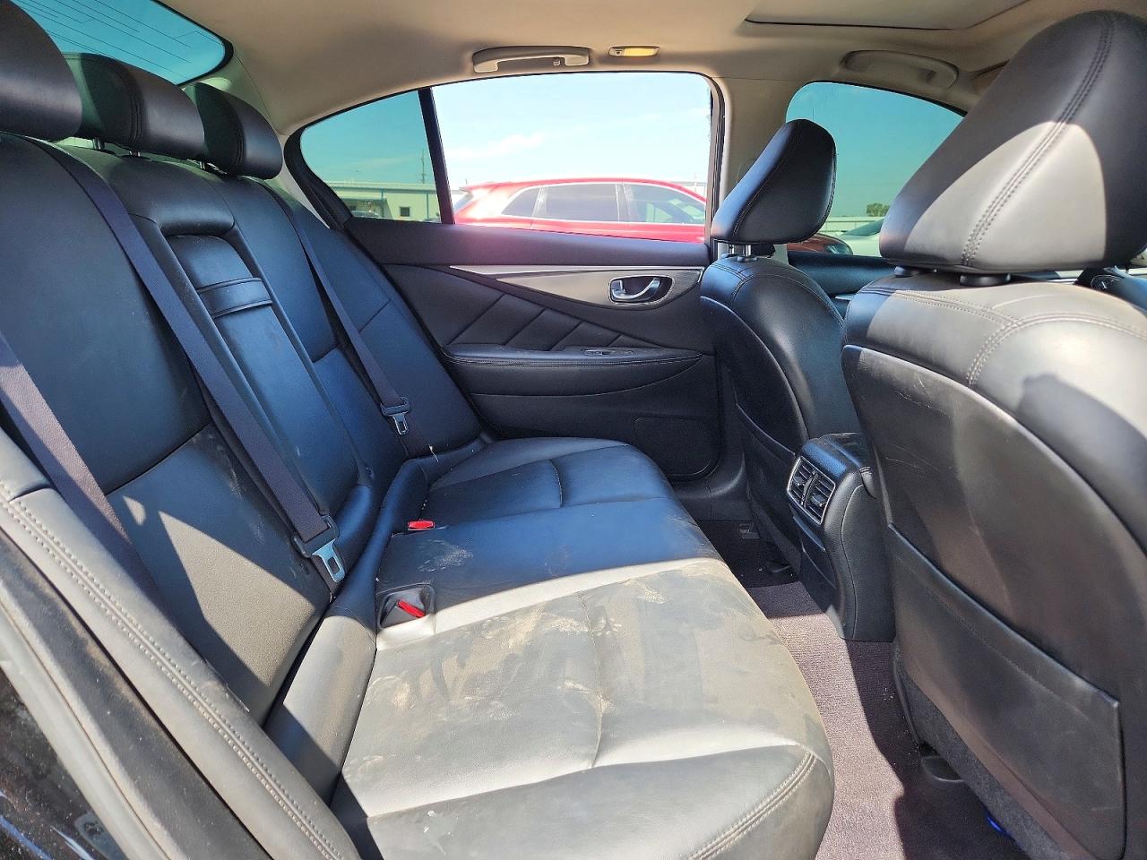 INFINITI Q50 Premium