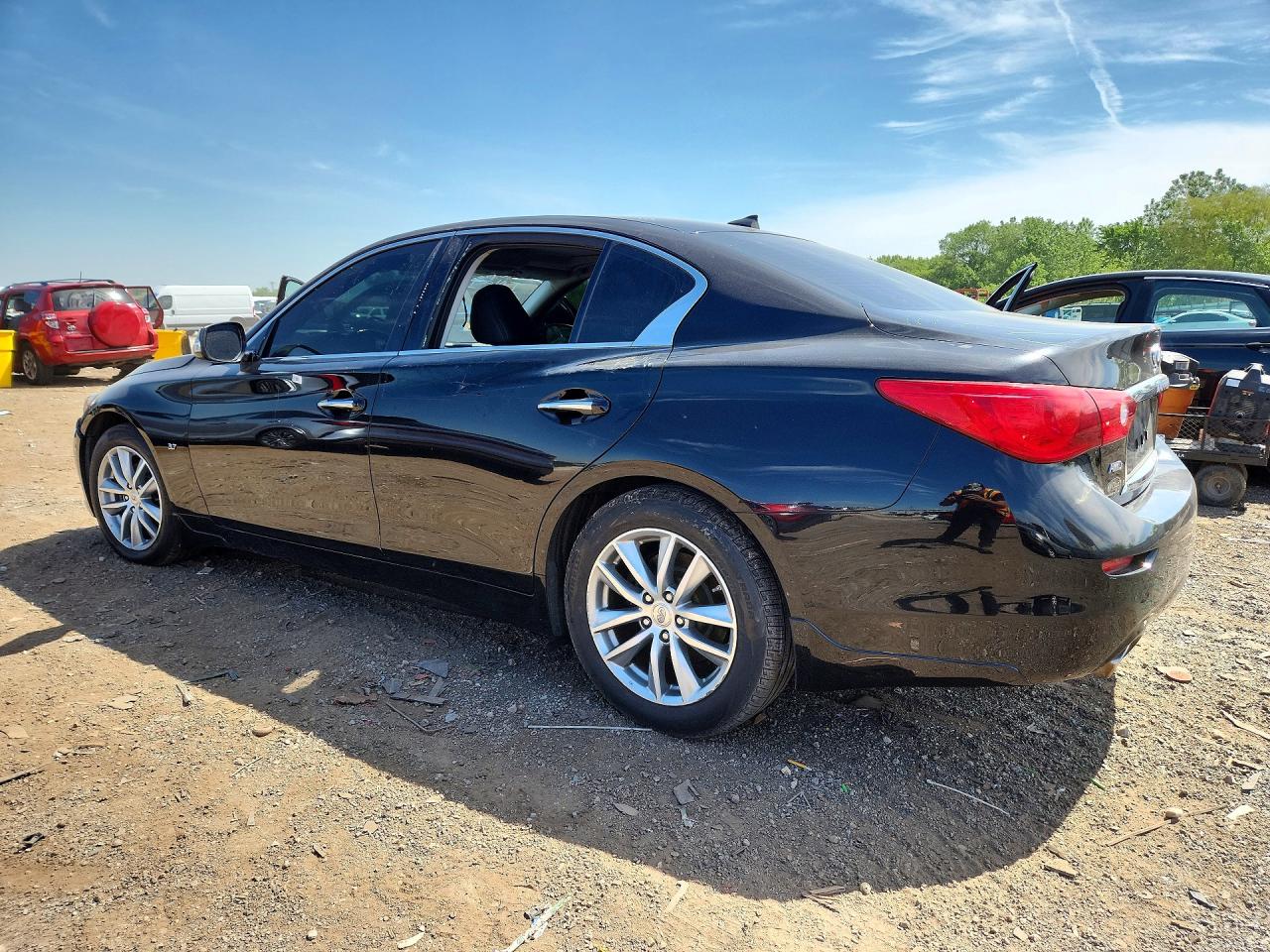 INFINITI Q50 Premium