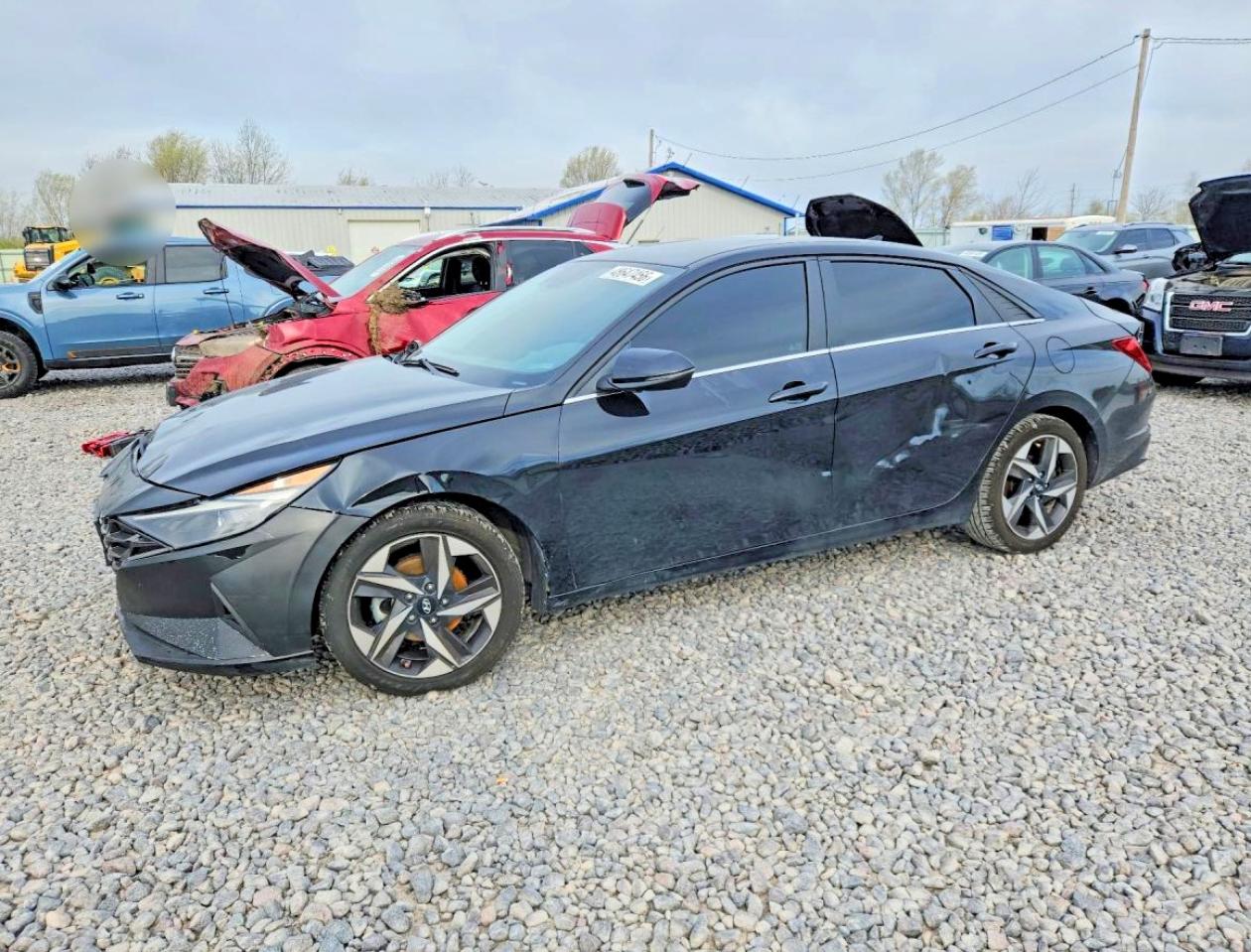 Salvage Hyundai ELANTRA Image