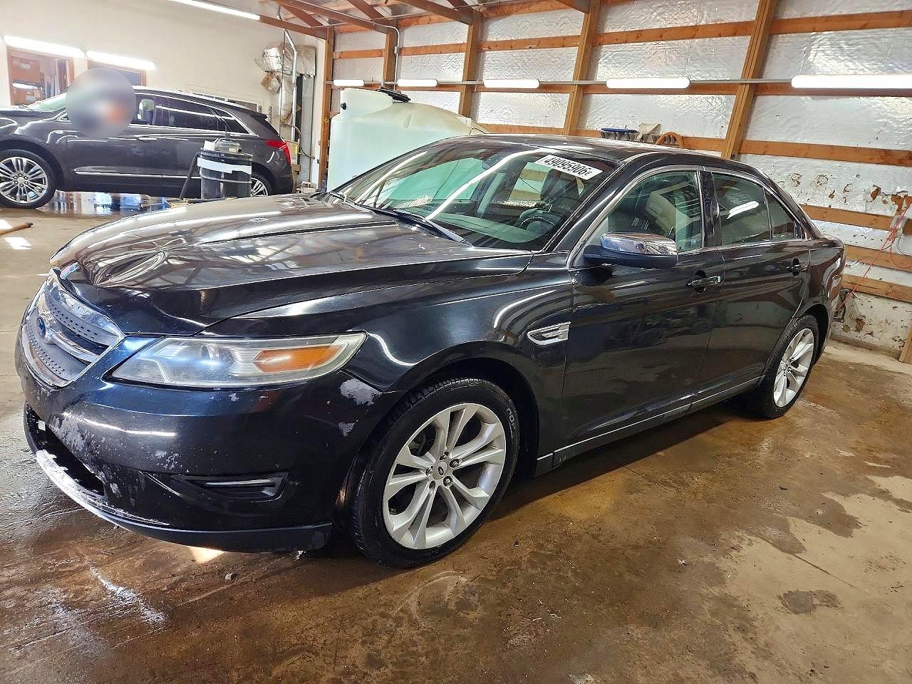 Salvage Ford Taurus Image