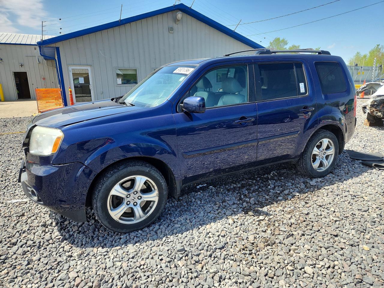 Salvage Honda Pilot Image