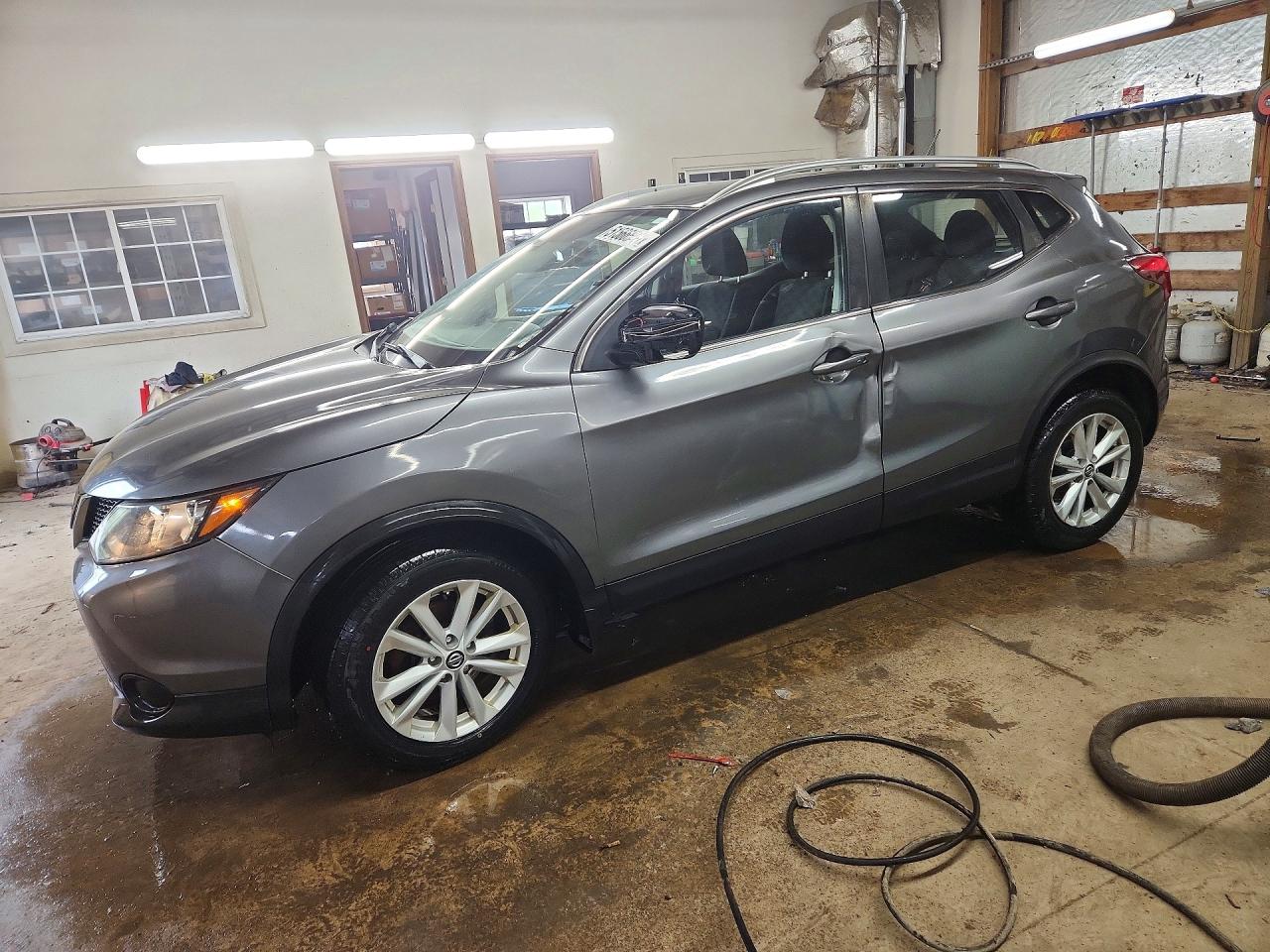 Salvage Nissan Rogue Image