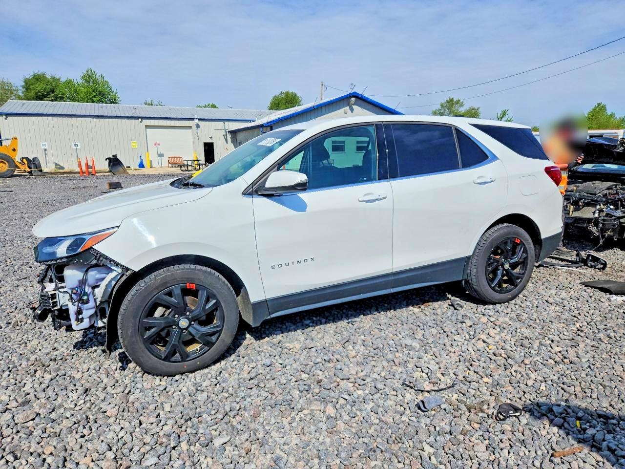Salvage Chevrolet Equinox Image