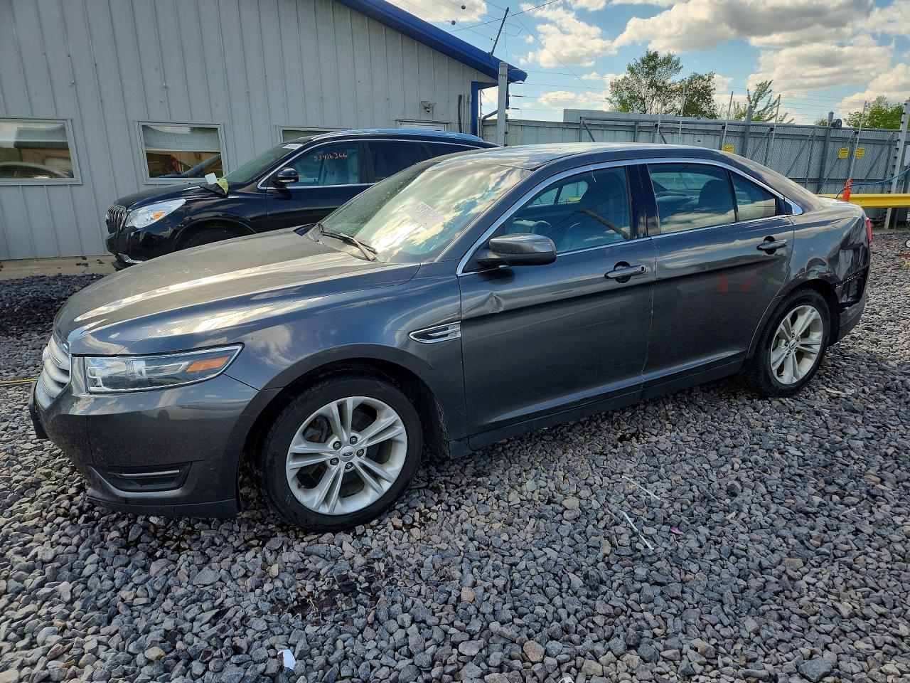 Salvage Ford Taurus Image