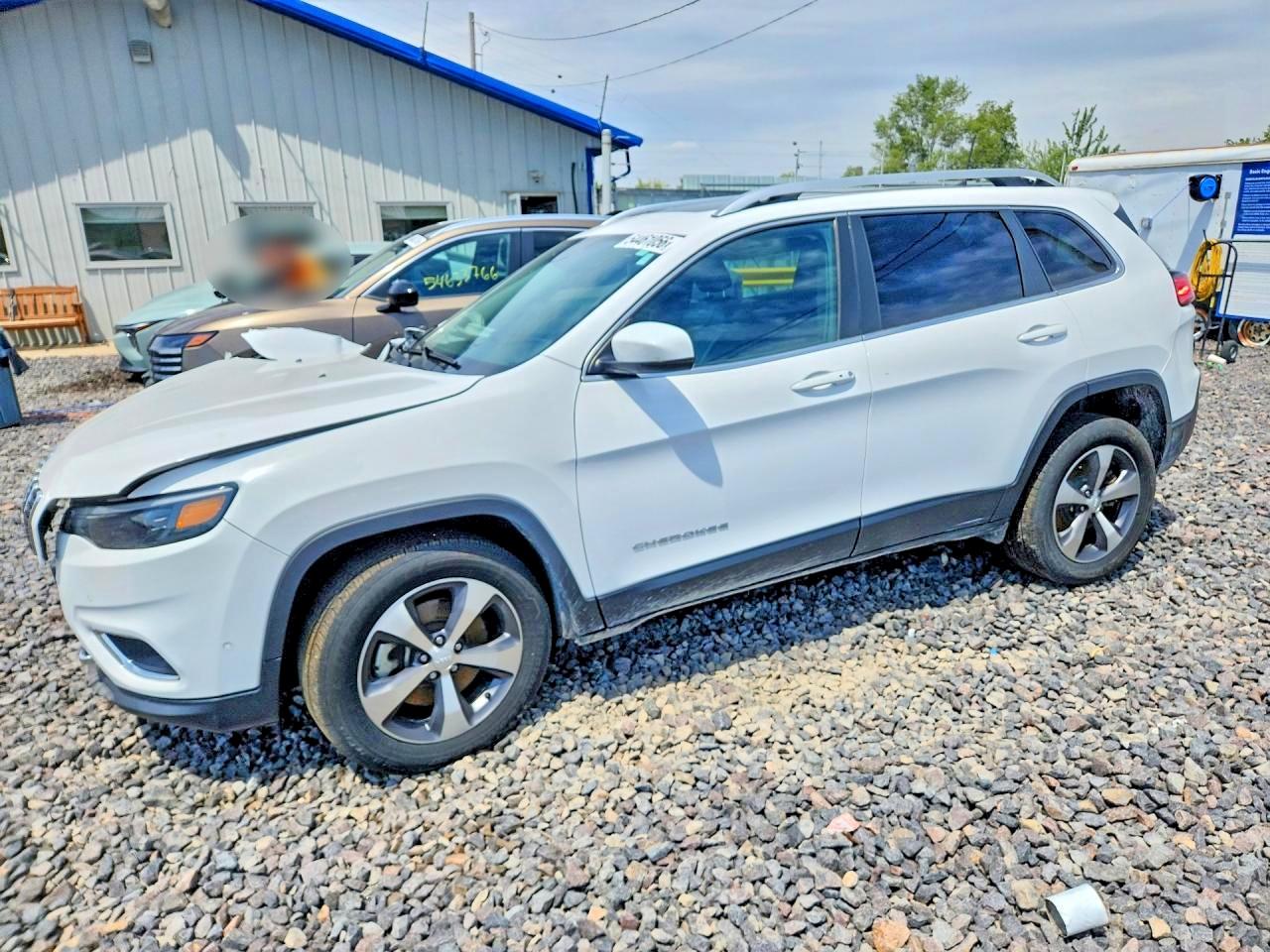 Salvage Jeep Cherokee Image