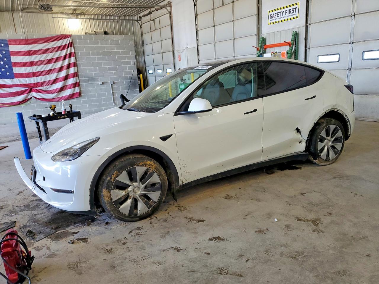 Salvage Tesla Model Y Image