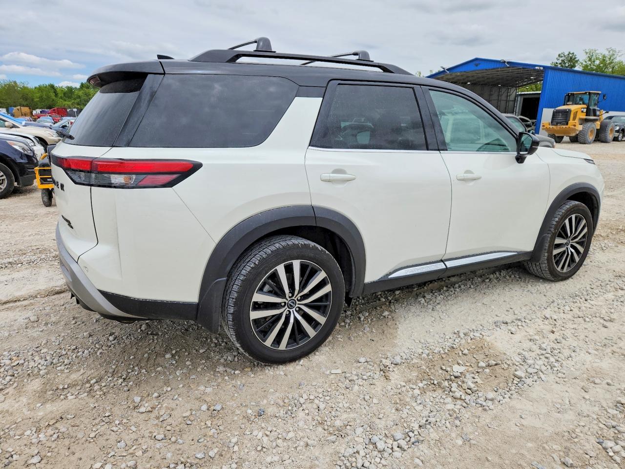 Nissan Pathfinder Platinum