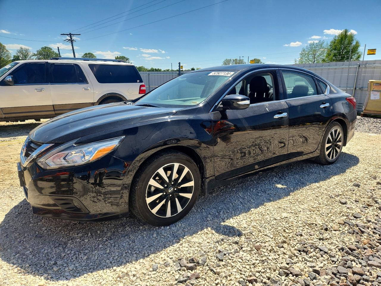Salvage Nissan Altima Image
