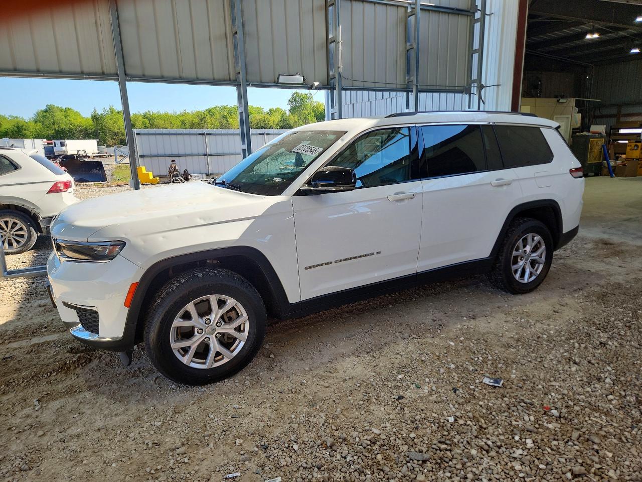 Salvage Jeep Grand Cherokee Image