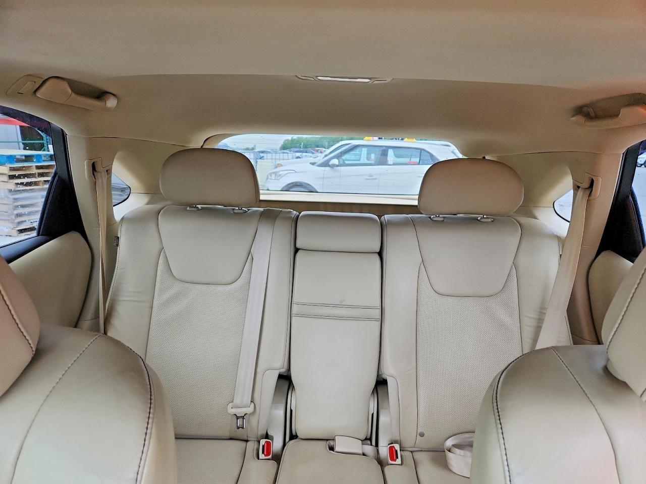Lexus RX Base