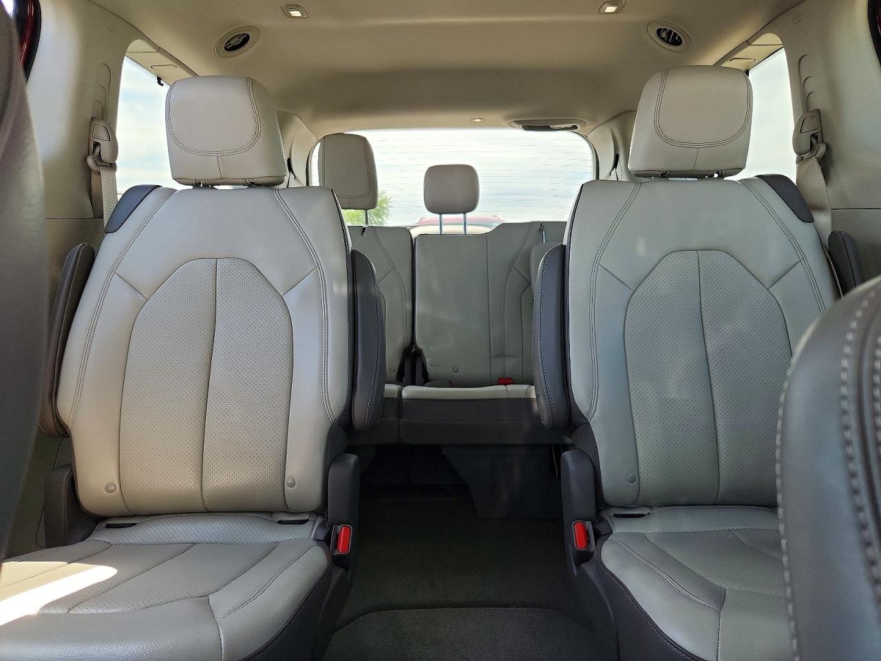 Chrysler Pacifica Touring L