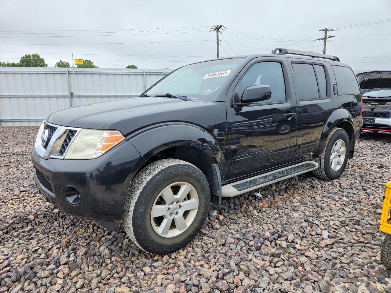 Salvage Nissan Pathfinder Image