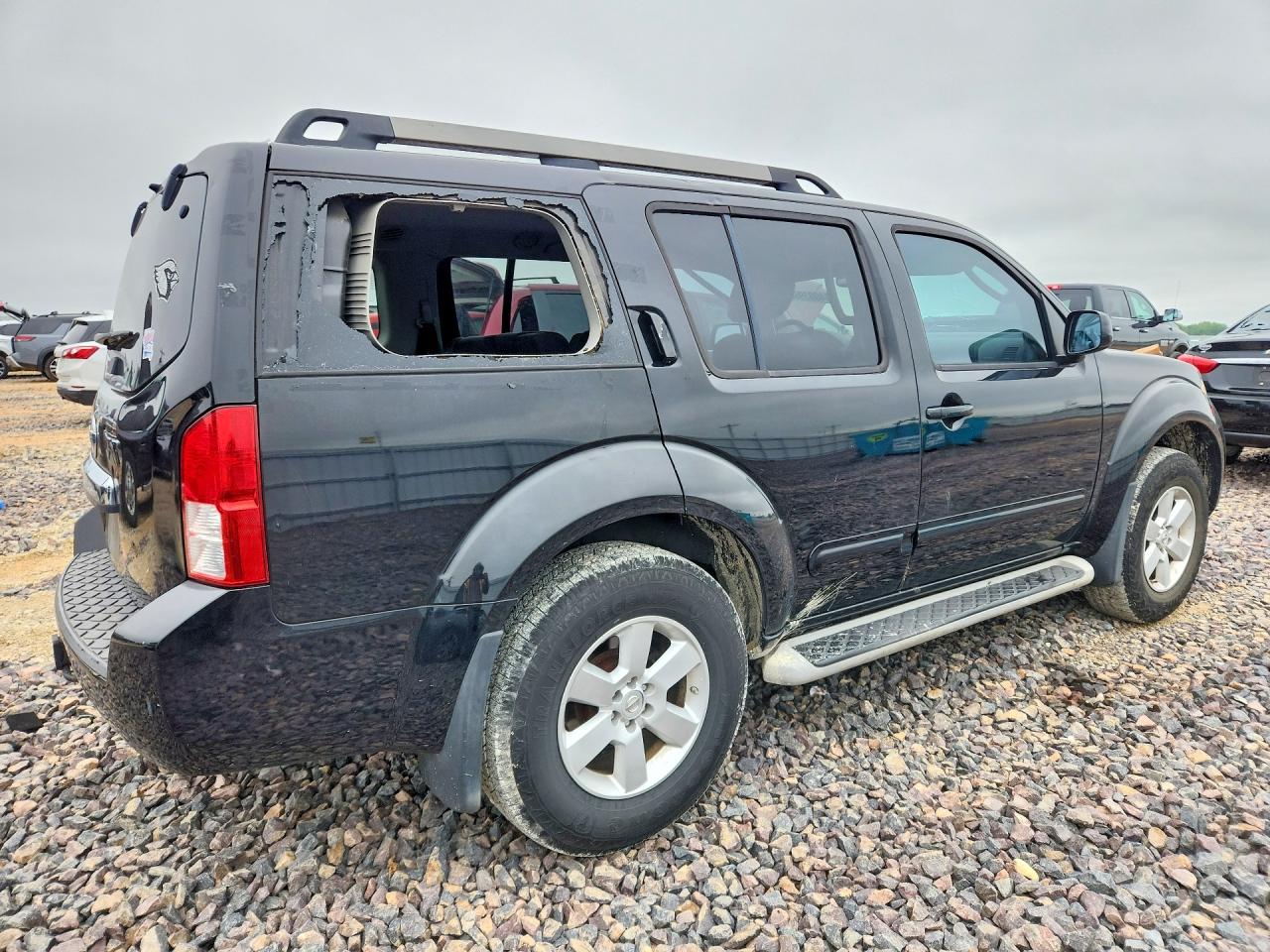 Nissan Pathfinder S