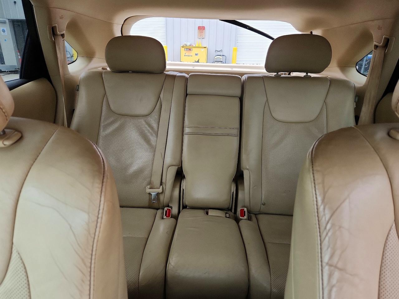 Lexus RX Base